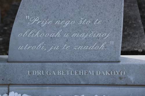 Grobnica Đakovo